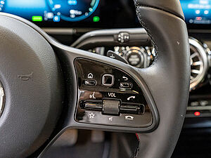 Mercedes-Benz GLA 250 e Style 16 navigation