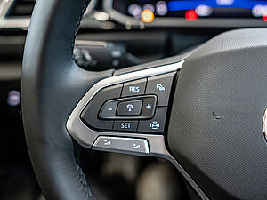 Volkswagen T-Roc R-Line 1.0 TSI 16 navigation