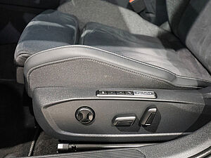 Volkswagen Golf VIII EDITION 50 1.5 eTSI 30 navigation