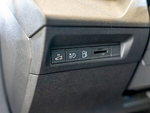 Peugeot 308 SW GT Plug-In HYBRID 180 e-EAT8 19 navigation
