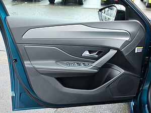 Peugeot 308 GT HYBRID 136 e-DSC6 30 navigation