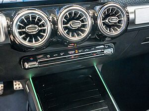 Mercedes-Benz GLB 200 d AMG Line 12 navigation