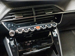 Peugeot 2008 Allure HYBRID 145 e-DSC6 11 navigation