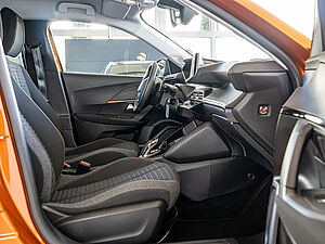 Peugeot 2008 Active 1.2 PureTech 130 EAT8 2 navigation