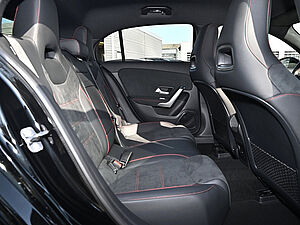 Mercedes-Benz A 180 AMG Line 4 navigation