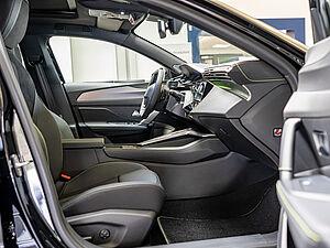 Peugeot 408 GT HYBRID 136 e-DSC 2 navigation
