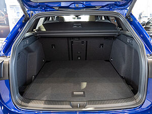 Volkswagen Golf VIII Variant R-Line 2.0 TDI DSG 33 navigation