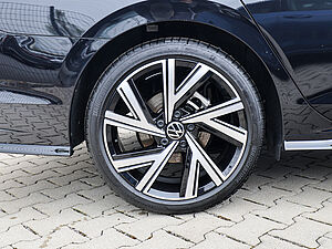 Volkswagen Golf VIII Variant R-Line 1,5 l eTSI DSG 8 navigation