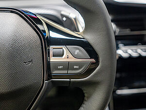 Peugeot 2008 Allure HYBRID 145 e-DSC6 15 navigation