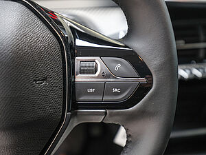 Peugeot 208 Neuer Style PureTech 100 18 navigation