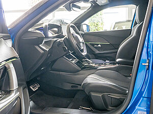 Peugeot 2008 e-GT Elektromotor 136 18 navigation