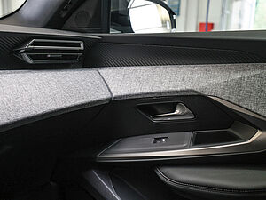 Peugeot 3008 Allure HYBRID 145 e-DSC6 18 navigation
