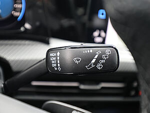Volkswagen Golf VIII Variant R-Line 1,5 l eTSI DSG 28 navigation