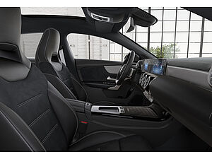 Mercedes-Benz CLA 180 Shooting Brake 6 navigation
