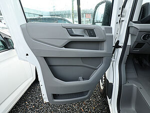 Volkswagen Crafter KA 35 mittellang Hochdach FWD 28 navigation