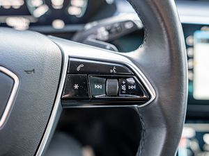 Audi e-tron advanced 50 quattro 17 navigation