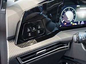 Volkswagen Golf VIII Variant R-Line 2.0 TDI DSG 30 navigation