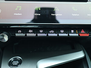 Peugeot 308 GT HYBRID 136 e-DSC6 16 navigation