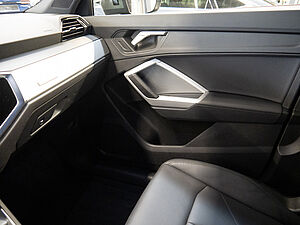 Audi Q3 35 TDI S line 17 navigation