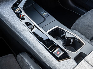 Peugeot 3008 GT HYBRID 136 e-DSC6 12 navigation