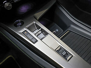 Peugeot 408 GT HYBRID 145 e-DSC6 17 navigation