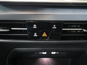 Volkswagen Golf VIII Goal 2,0 l TDI DSG 17 navigation