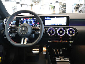 Mercedes-Benz A 180 AMG Advanced Plus 8 navigation