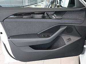 Volkswagen Passat R-Line 2.0 TDI 4M 29 navigation