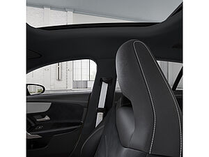 Mercedes-Benz CLA 180 Shooting Brake 16 navigation