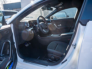 Mercedes-Benz CLA 200 d Coupé AMG Line 8 navigation