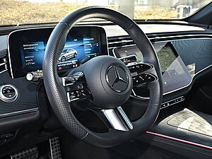 Mercedes-Benz E 200 AMG Line 28 navigation