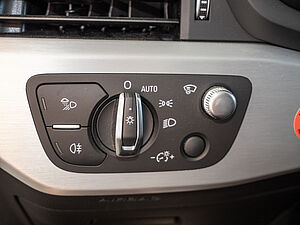 Audi A4 Avant 40 TFSI quattro S line 17 navigation