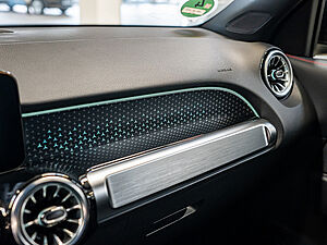 Mercedes-Benz GLB 200 d AMG Line 13 navigation