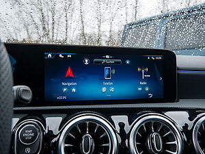 Mercedes-Benz A 200 AMG Line 9 navigation