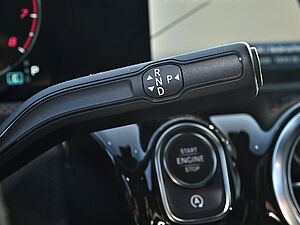 Mercedes-Benz A 180 AMG Line 17 navigation