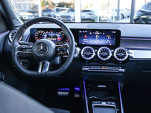 Mercedes-Benz GLB 200 AMG Line 8 navigation
