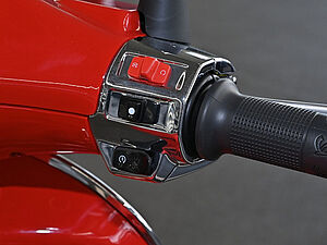Vespa Primavera 125 E5 RED 8 navigation