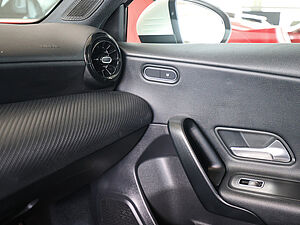 Mercedes-Benz A 250 e 17 navigation