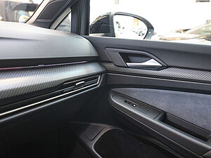 Volkswagen Golf VIII Variant R-Line 1,5 l eTSI DSG 27 navigation