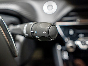 Peugeot 2008 Allure HYBRID 145 e-DSC6 17 navigation