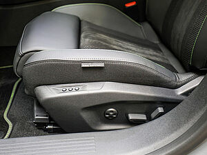 Peugeot 408 GT HYBRID 145 e-DSC6 59 navigation