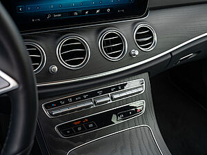 Mercedes-Benz E 300 e T AMG Line 12 navigation