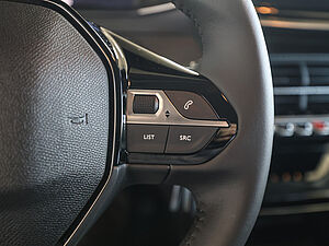 Peugeot 208 Neuer Allure PureTech 100 27 navigation