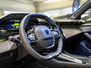 Peugeot 308 SW GT HYBRID 136 e-DSC6 16 navigation