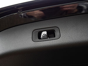 Mercedes-Benz GLC 200 4M AMG Line 32 navigation