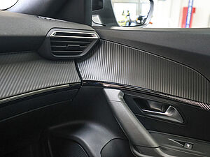 Peugeot 2008 Allure HYBRID 145 e-DSC6 17 navigation