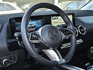 Mercedes-Benz GLA 180 Progressive 28 navigation