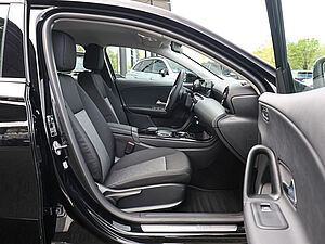 Mercedes-Benz A 250 e 2 navigation