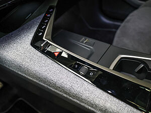 Peugeot 5008 GT HYBRID 145 e-DSC6 17 navigation