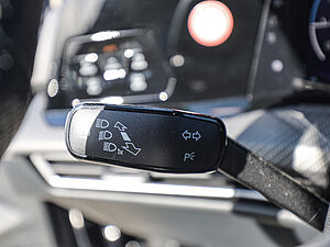 Volkswagen Golf VIII Variant R-Line Black 1.5 l eTSI DSG 30 navigation